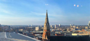 Luxury 9 Bull Ring Apartment, Stunning city view, Free secure Parking, Amazing Fireplace